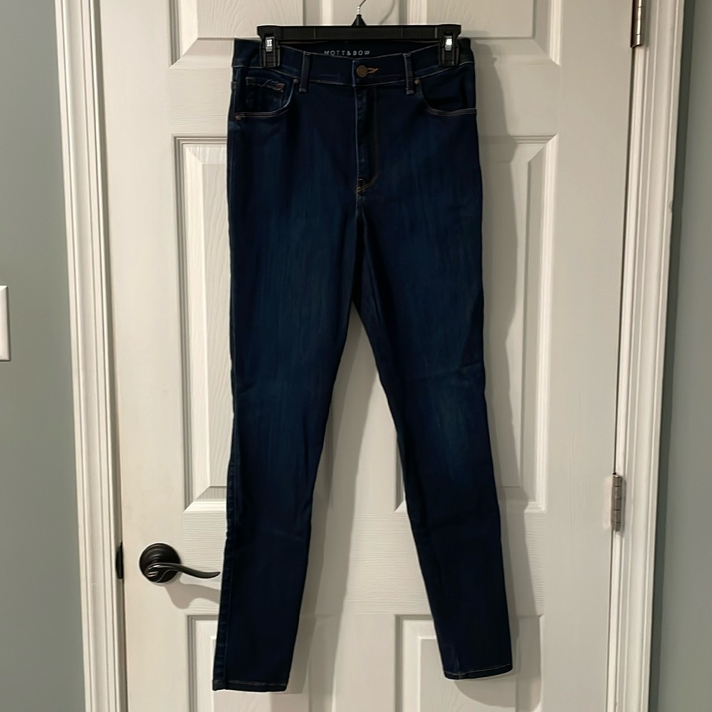 MOTT & BOW HIGH RISE SKINNY JANE JEANS in Dark Blue. Women’s 29 waist/30 length.